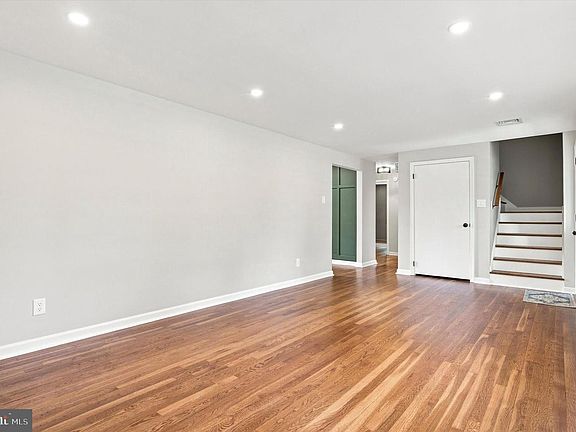 4th image of 432 E Summit St