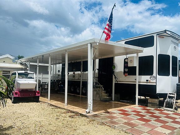 2nd image of 325 Calusa St #301