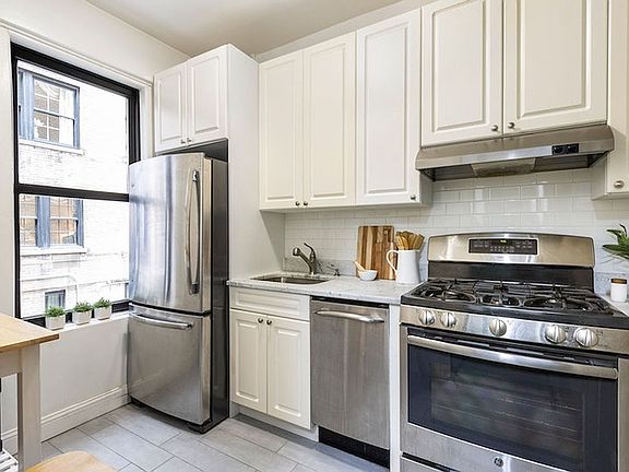 5th image of 125 E 93rd St APT 2C