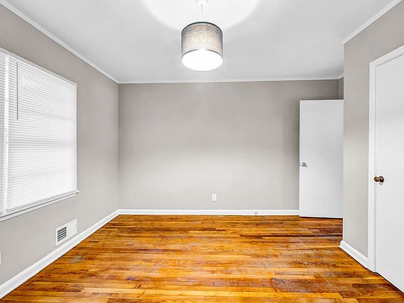 5th image of 1870 Windemere Dr NE Front A