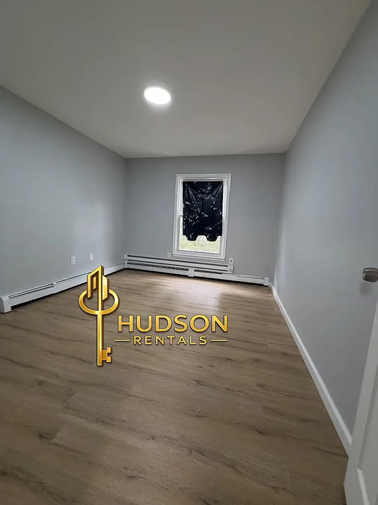 4 bed, 1200 sqft, $2,700 — Photo 3