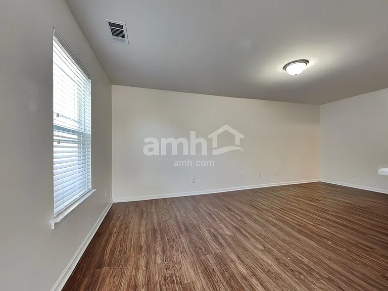 126 Roseberry Cir — Photo 7