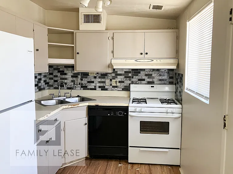 5042 E 24th St — Photo 7