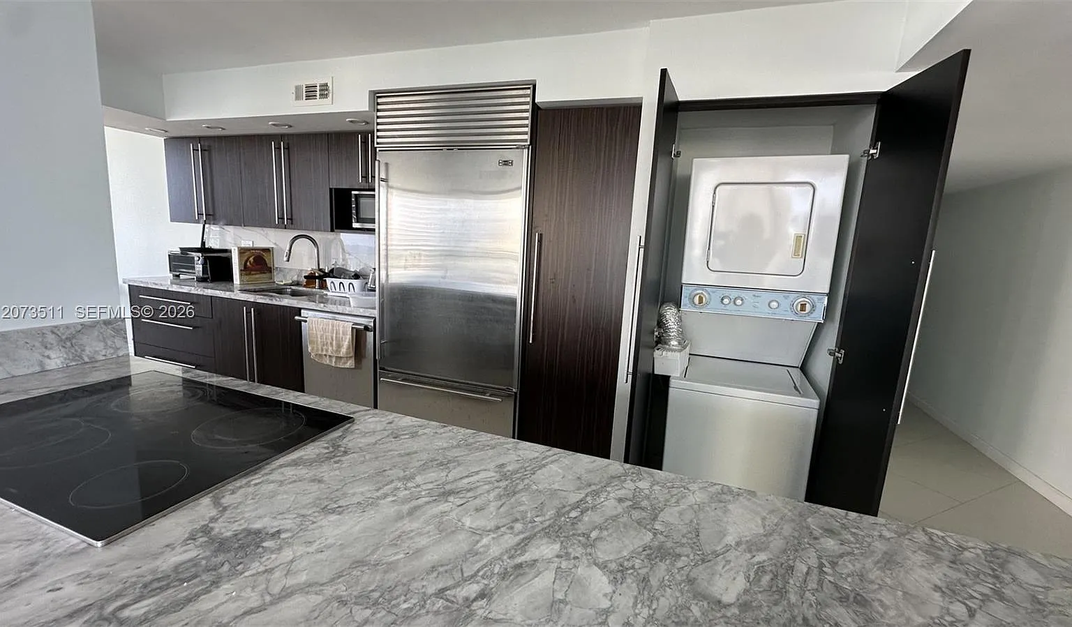 Winston Towers 600 Condo — Photo 4