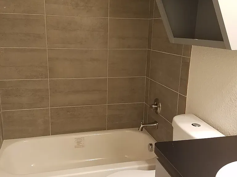 212 Oak Dr E — Photo 9