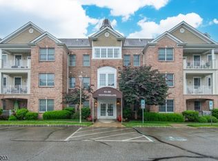 75 Ridgeview Ln, Mount Arlington, NJ 07856