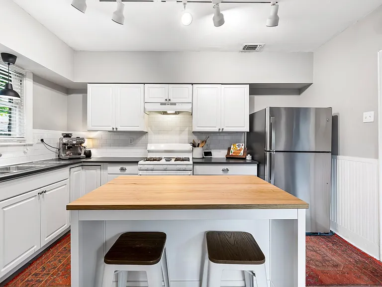 5339 Vanderbilt Ave — Photo 18