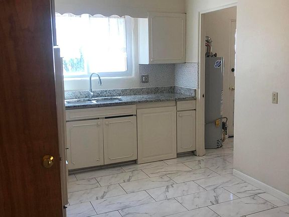 4th image of 1000 Princeton Dr NE
