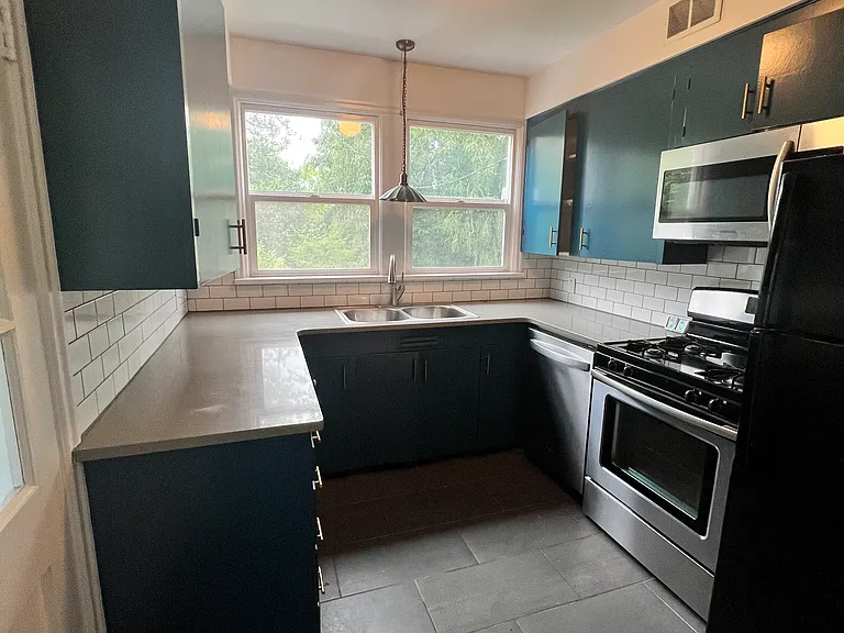 4905 E Burnside St #4905 — Photo 4