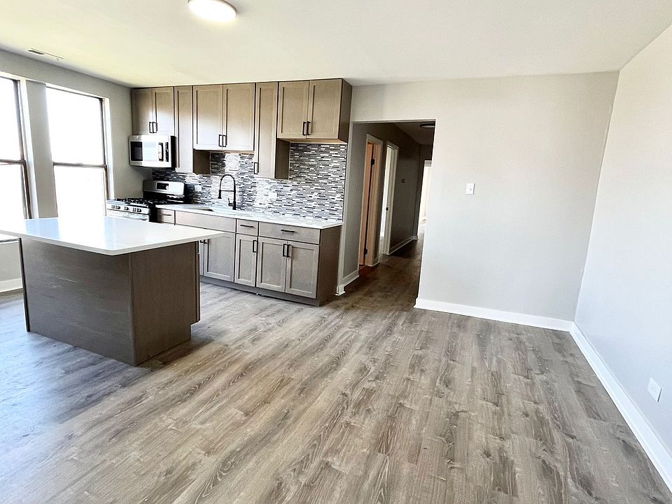 1st image of 4034 S Prairie Ave #16402299