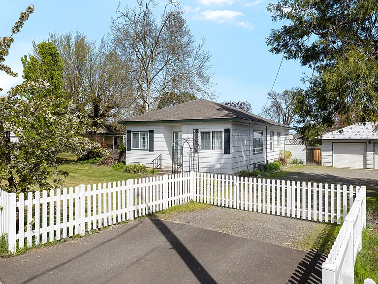 1922 Scenic Ave — Photo 15