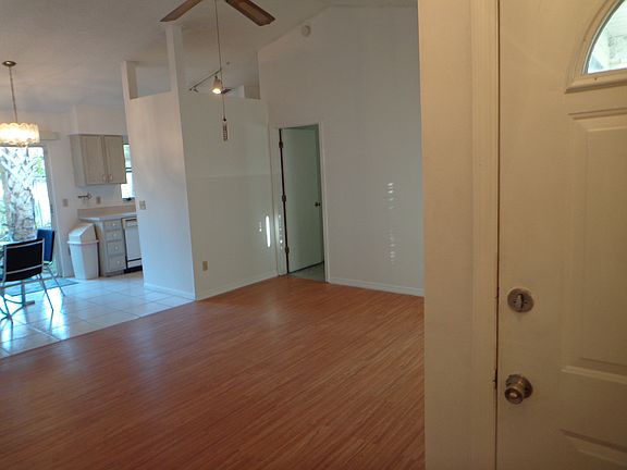 4th image of 132 Bristol Cir
