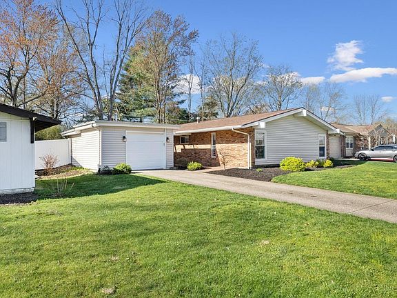3rd image of 8425 Linderwood Ln