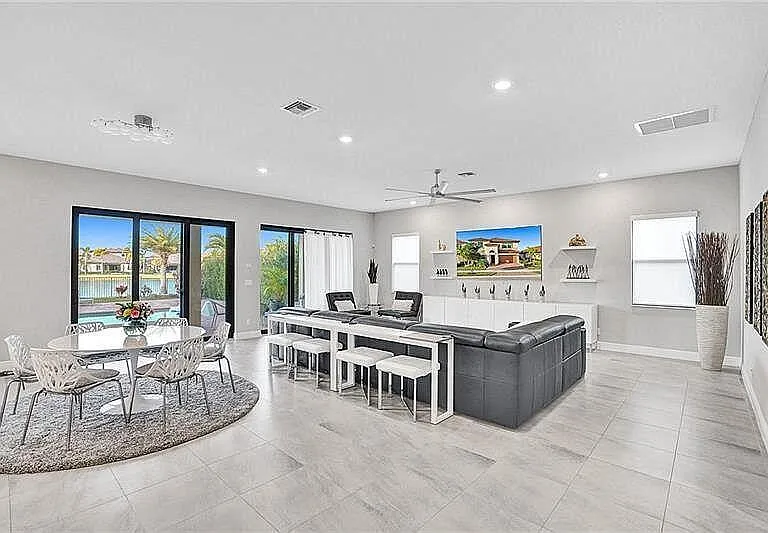 Waterway Cir — Photo 5
