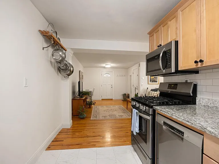 280 E St #1 — Photo 17