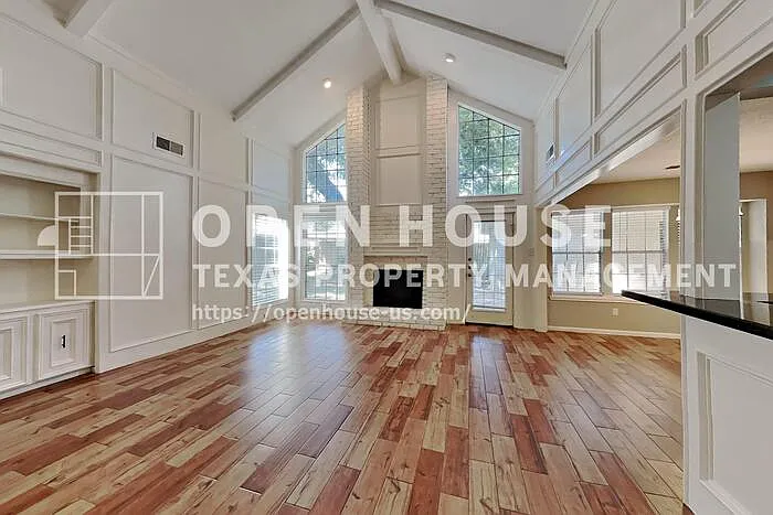 4 bed, 2.5 bath, 2571 sqft, $2,295 — Photo 4