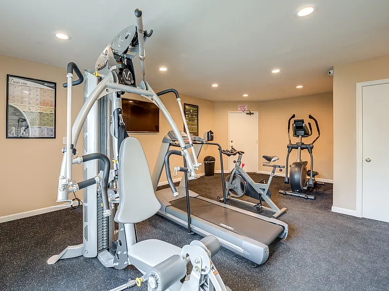 Well maintained cozy fitness center at the Diplomat Apartments in Studio City, CA