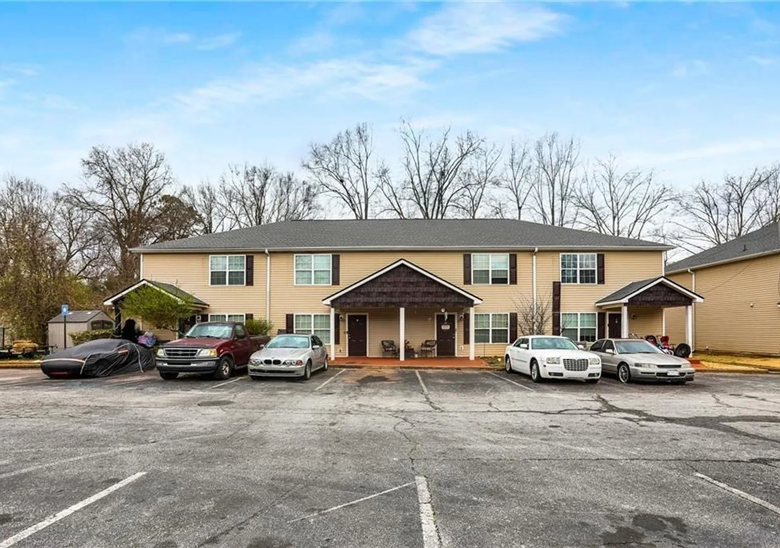 Maple Place Apartments — Photo 1