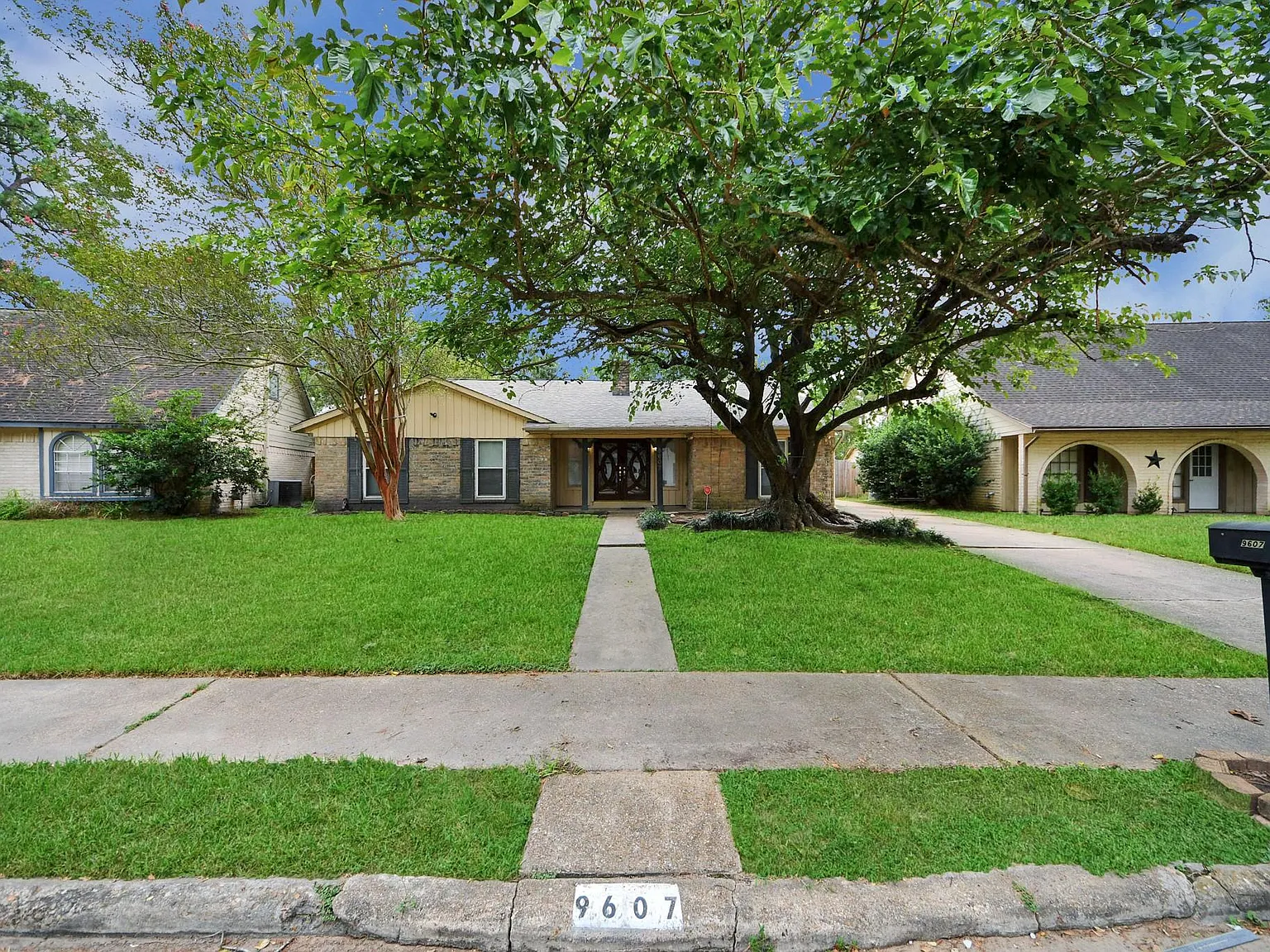 3 bed, 2.0 bath, 1879 sqft, $1,850 — Photo 3