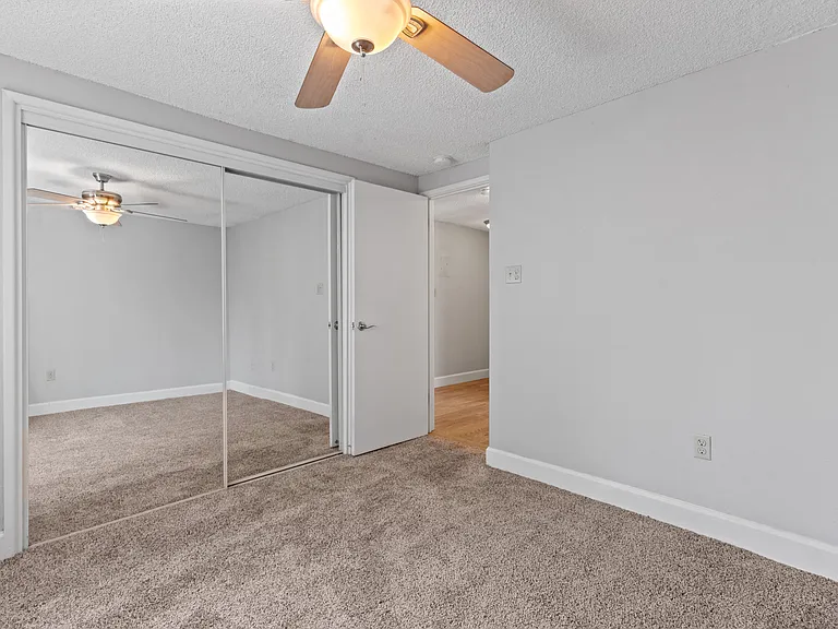 Lincoln Park Apartments — Photo 17
