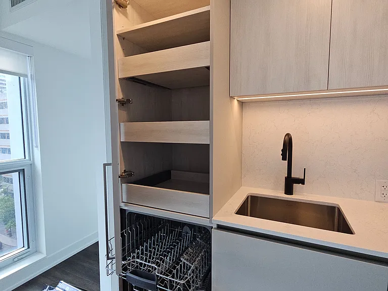 609 Sherbourne St #702 — Photo 8