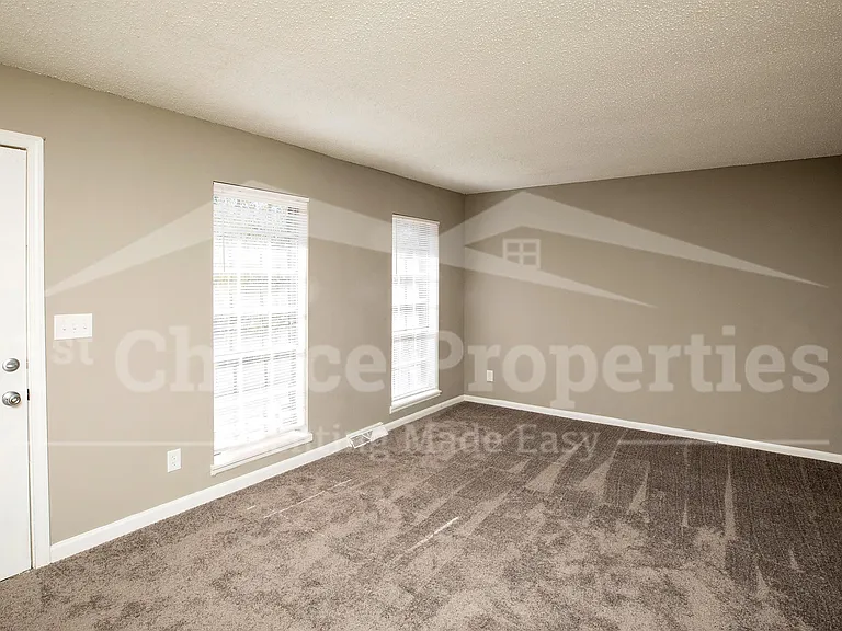 5140 Hickory Dr NE — Photo 4