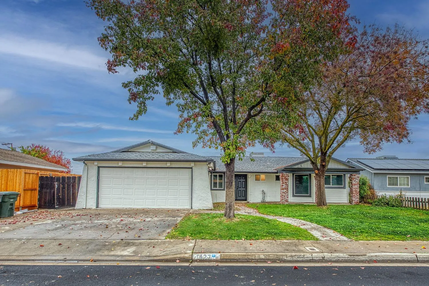1427 Roberts Ave photo 1