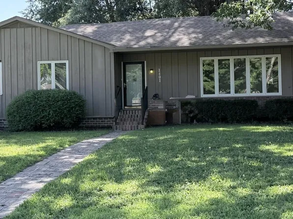 1401 N 2nd St, Atchison, KS 66002