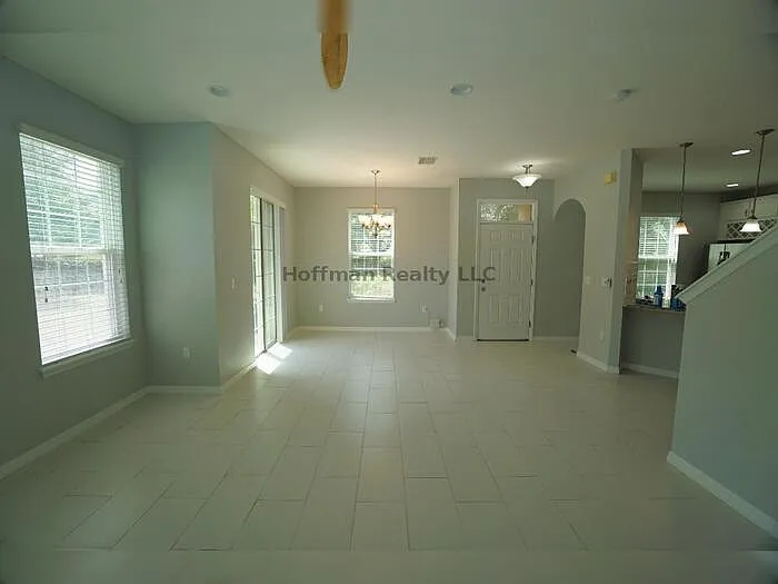 3 bed, 2.5 bath, 1480 sqft, $2,600 — Photo 3