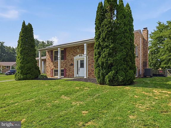 3rd image of 17608 Forest Glen Cir
