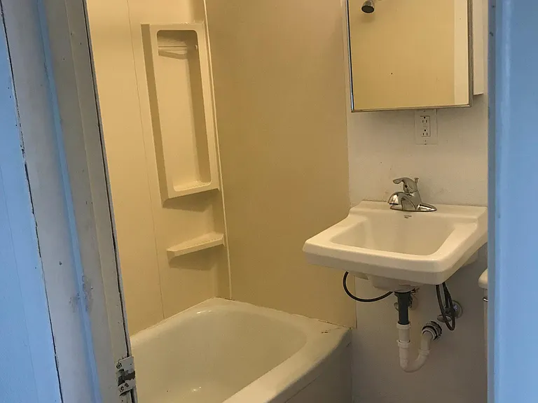 4007 Canyon Lake Dr #6 — Photo 6