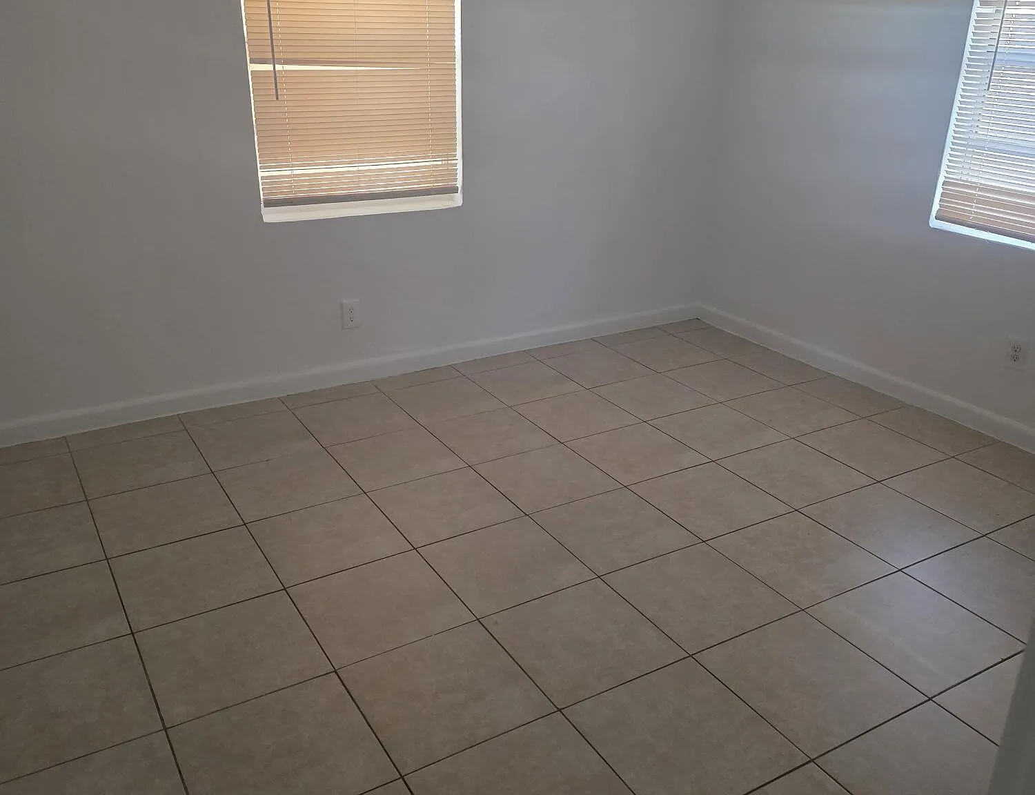 3 bed, 1.0 bath, 1000 sqft, $2,100 — Photo 1