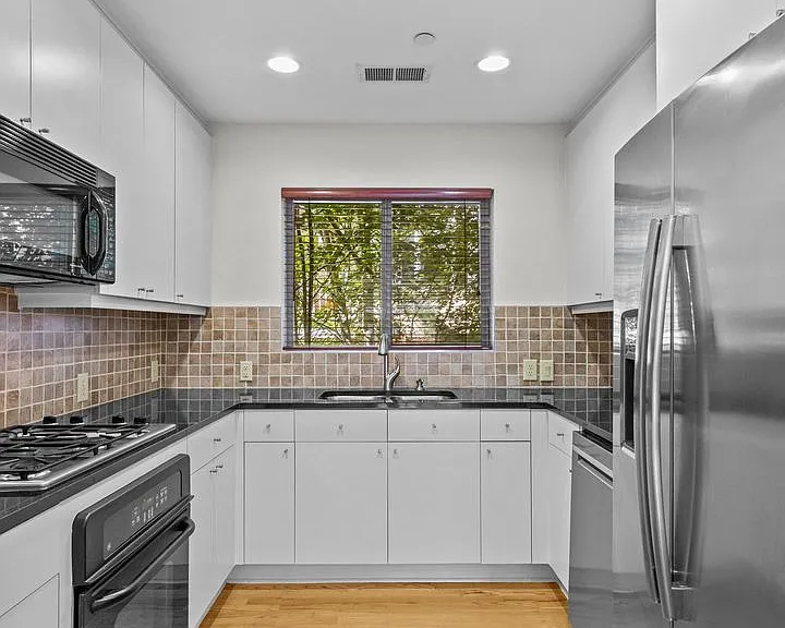 420 Queens Rd #7 — Photo 33