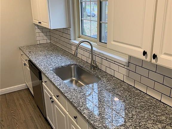 5th image of 831 Greenmount Blvd