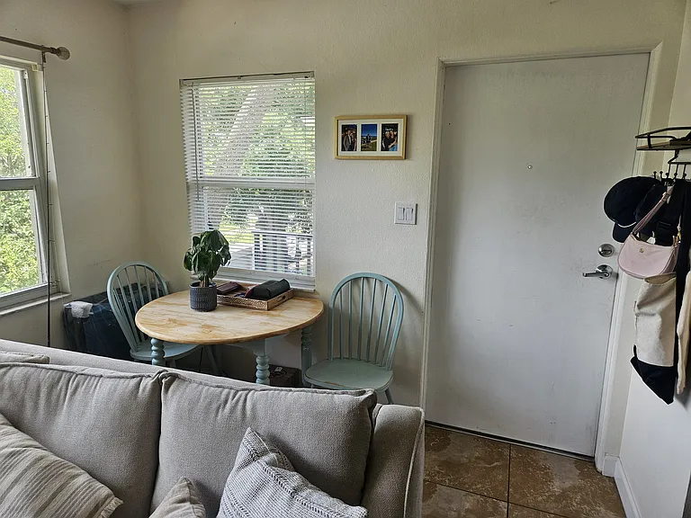 220 6th Ave N #6 — Photo 8