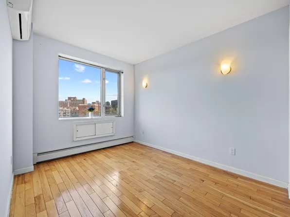 136-21 Latimer Place image 8 of 19