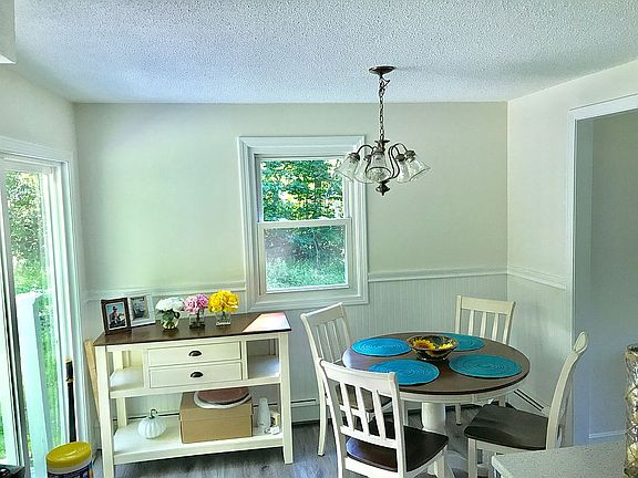 3rd image of 36 Back Belmont Rd