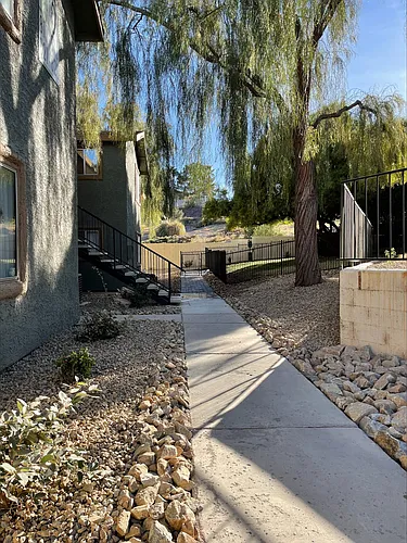 Sunset Winds Apartments Photo 1