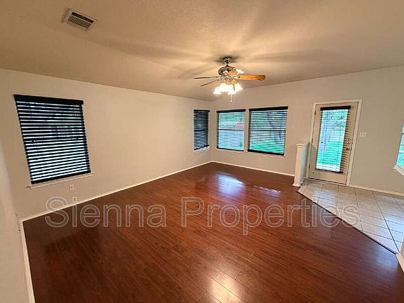 5th image of 1006 Reynaldo St