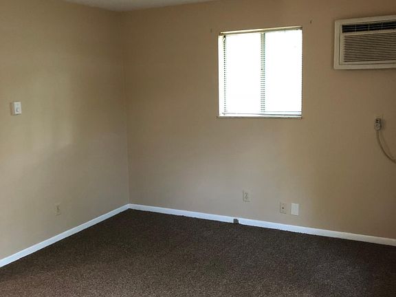 4th image of 306 Cossell Dr