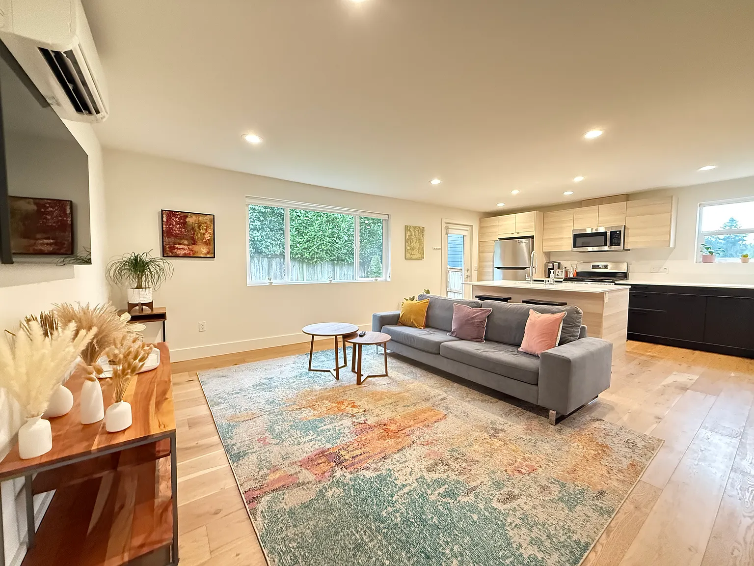 2 bed, 800 sqft, $3,150 — Photo 3
