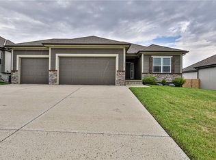 1312 NW Lindenwood Dr, Grain Valley, MO 64029