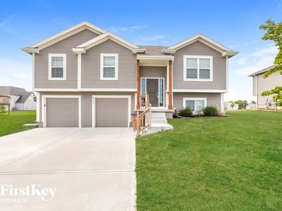 1111 Clayton Dr, Raymore, MO, 64083