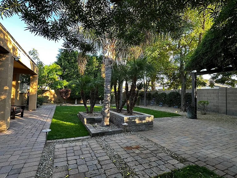 2303 E Dogwood Dr — Photo 43