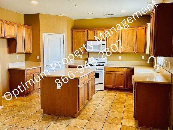 Large Kitchen with Island