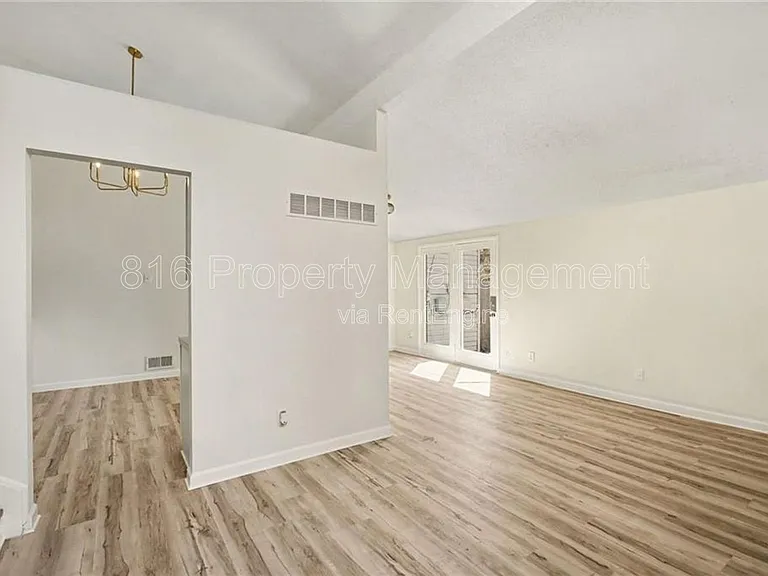 11220 College Ave #11218 — Photo 8