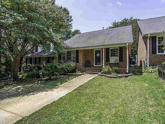 3rd image of 303 Sunridge Dr