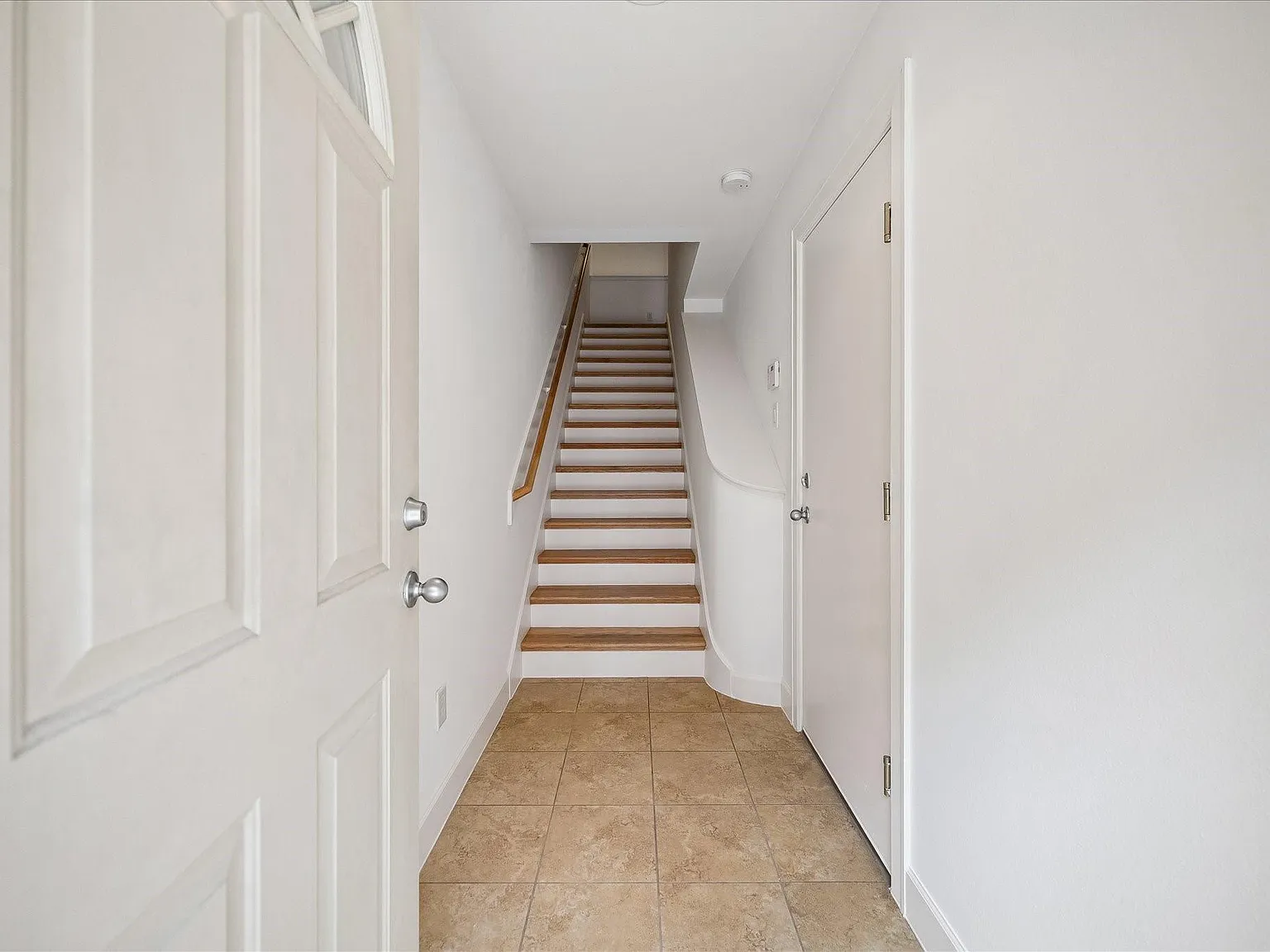 2 bed, 2.0 bath, 1501 sqft, $2,200 — Photo 2