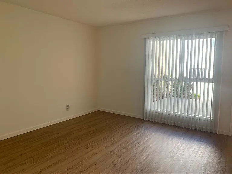 1724 Colby Ave #4 — Photo 6
