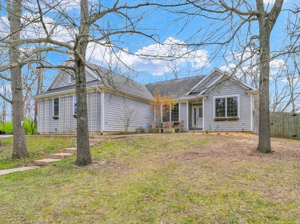 2145 Wagon Trail Rd, White Heath, IL 61884